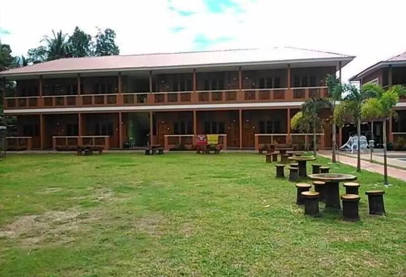 هتل Purnama Beach Resort
