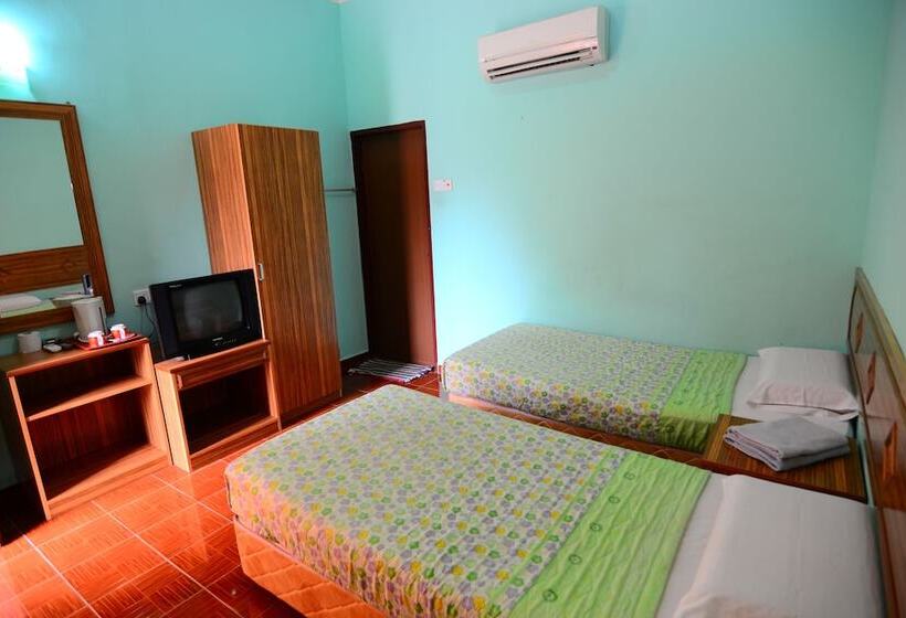 فندق Purnama Beach Resort