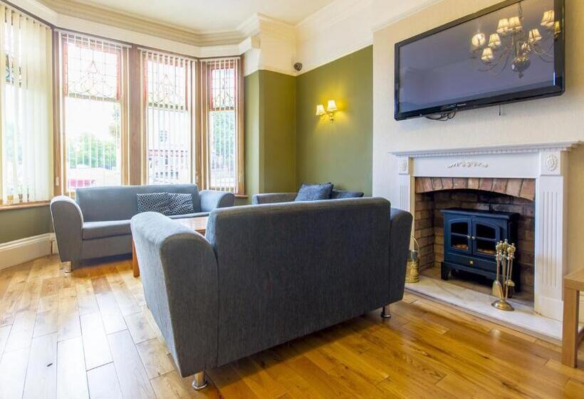 Отель The Cotswold