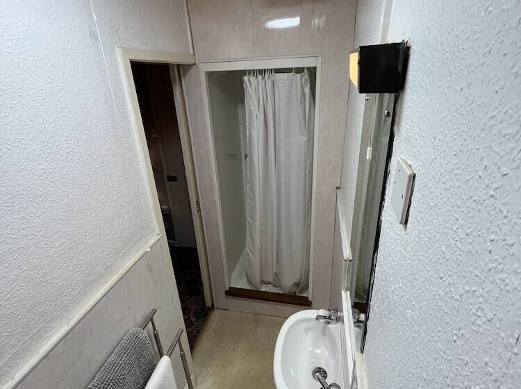 فندق The Lake View