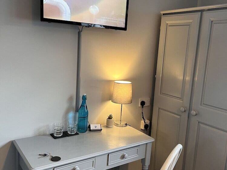 فندق The Lake View