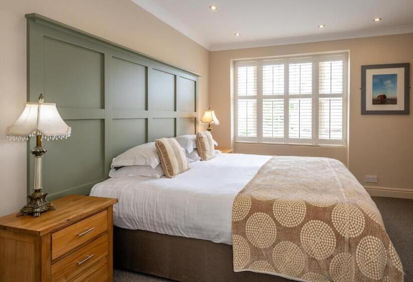 בית מלון כפרי The Lodge