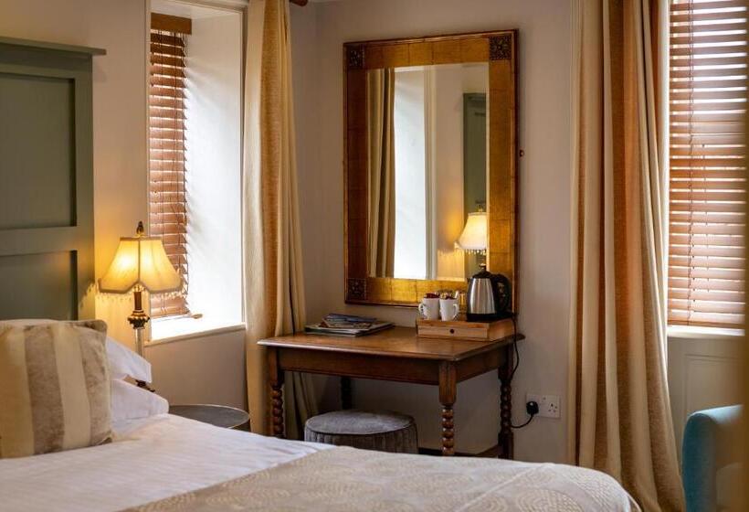 בית מלון כפרי The Lodge