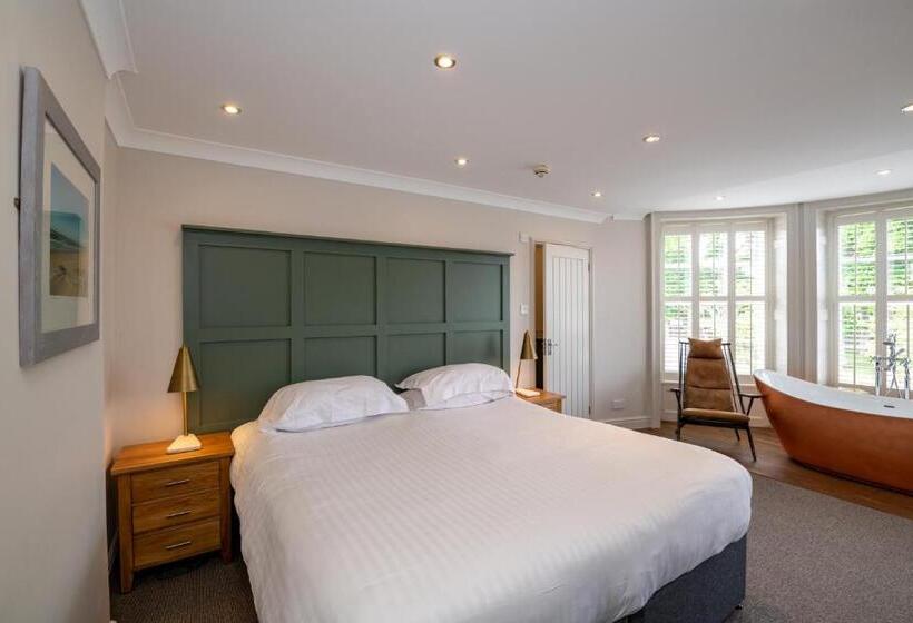 בית מלון כפרי The Lodge