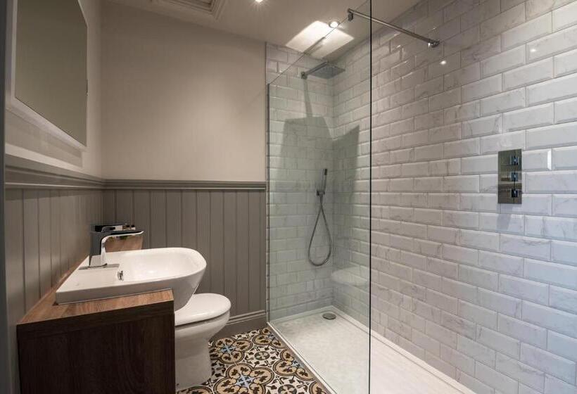 בית מלון כפרי The Lodge