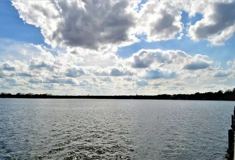 Motelli Lake View Inn