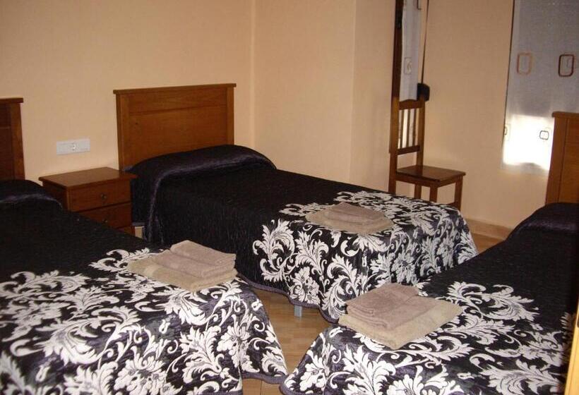 هاستل Hostal Abastos