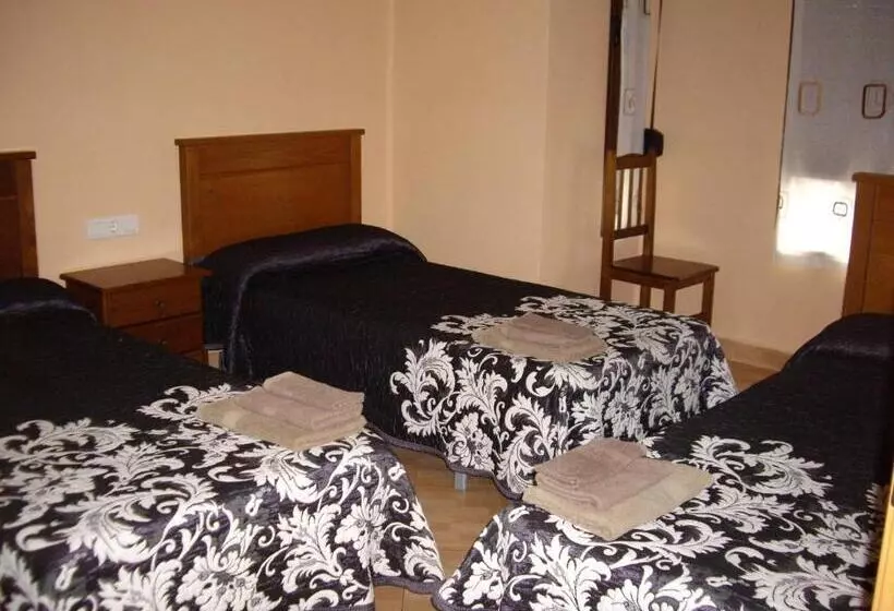 هاستل Hostal Abastos