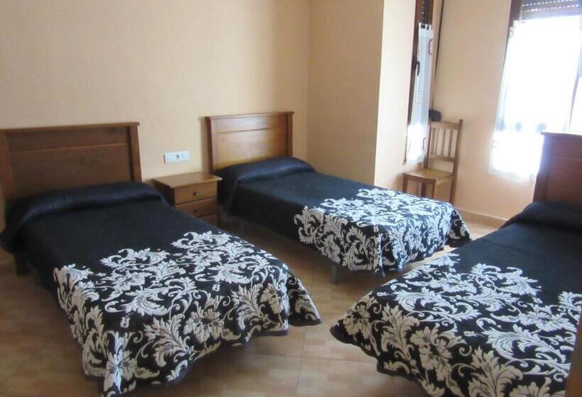 هاستل Hostal Abastos