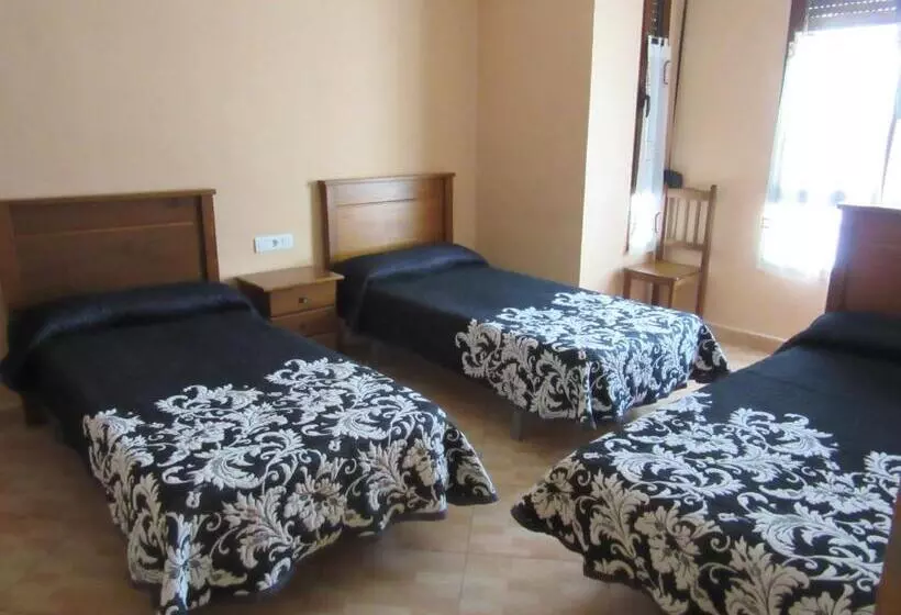 هاستل Hostal Abastos