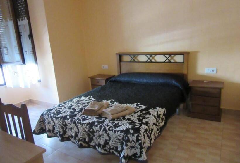 هاستل Hostal Abastos