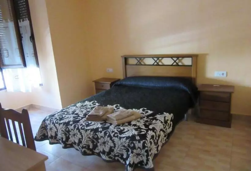 هاستل Hostal Abastos