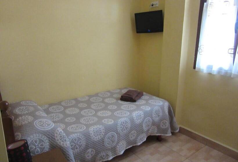 هاستل Hostal Abastos