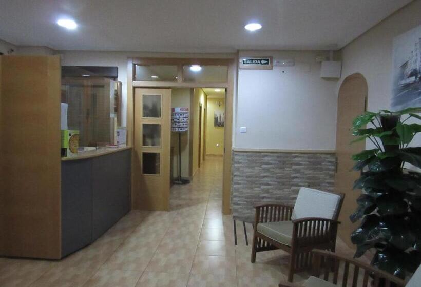 هاستل Hostal Abastos