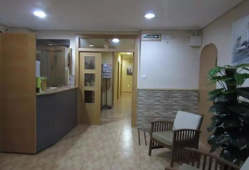 هاستل Hostal Abastos