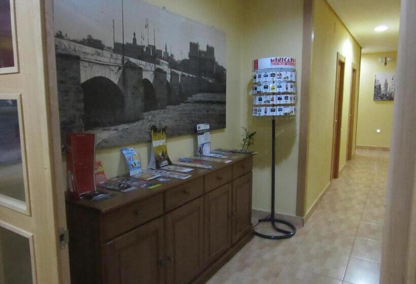 هاستل Hostal Abastos