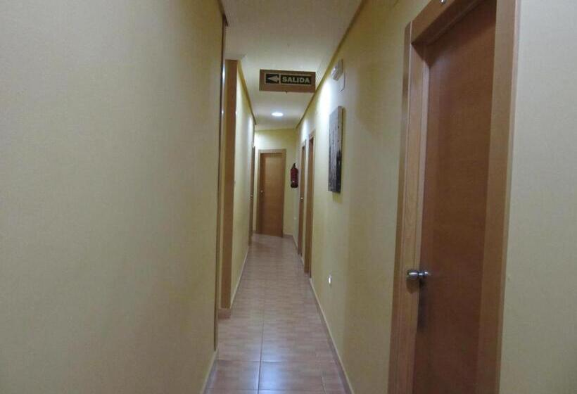 هاستل Hostal Abastos