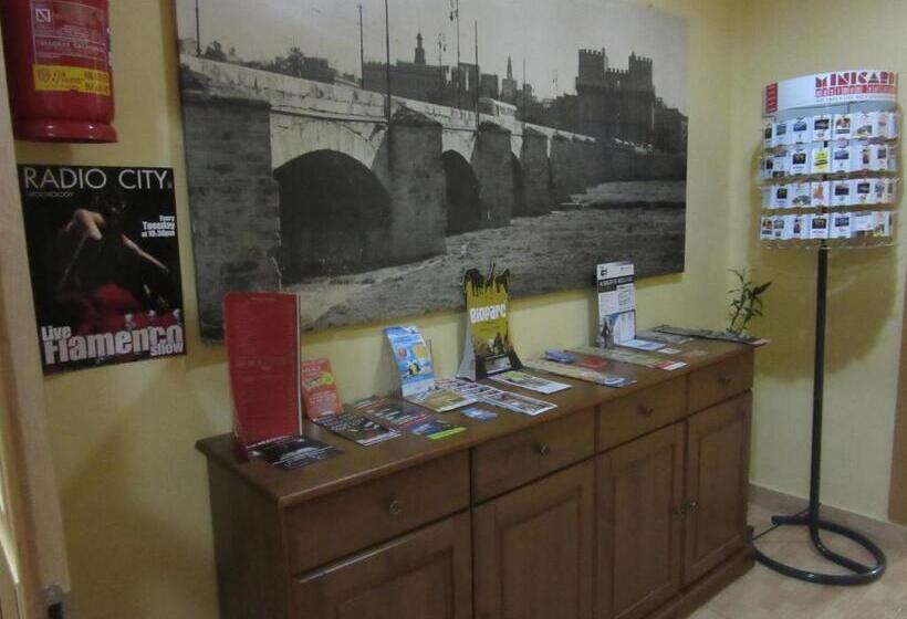 هاستل Hostal Abastos