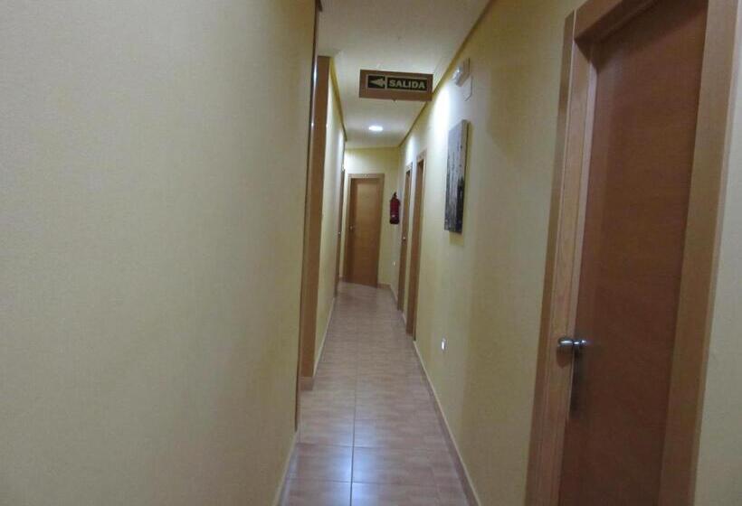 هاستل Hostal Abastos