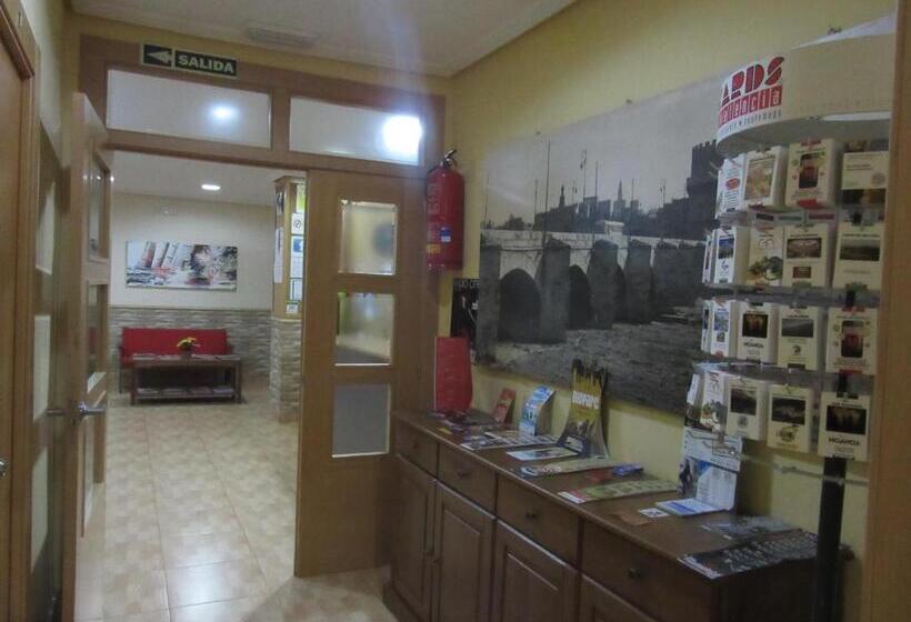 هاستل Hostal Abastos