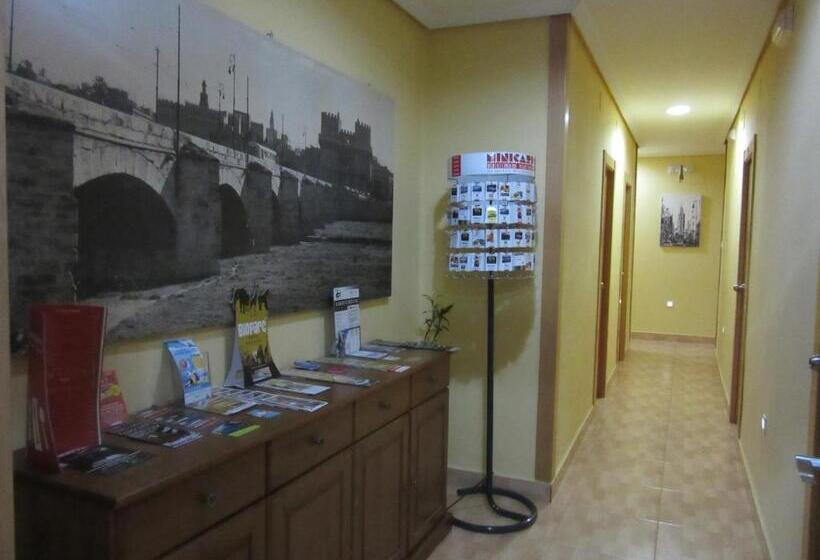 هاستل Hostal Abastos