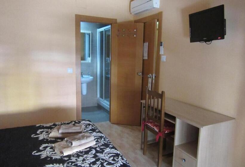 هاستل Hostal Abastos