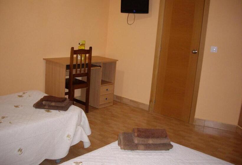 هاستل Hostal Abastos