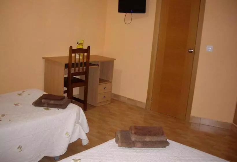 هاستل Hostal Abastos
