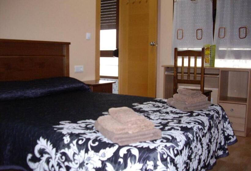 هاستل Hostal Abastos