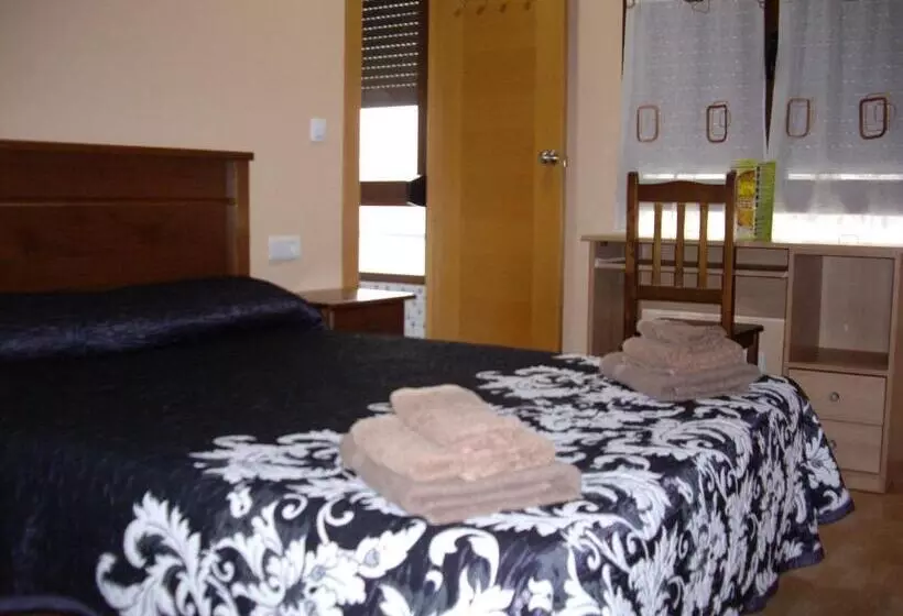 هاستل Hostal Abastos