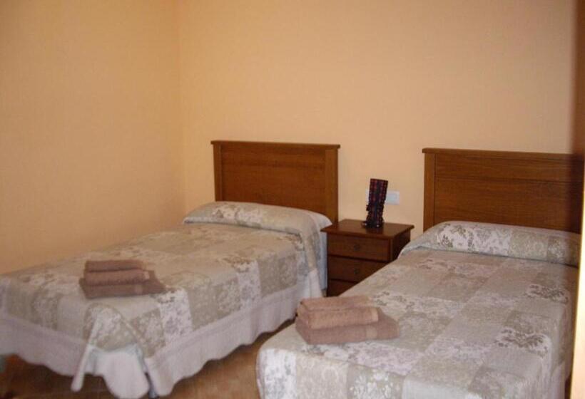 هاستل Hostal Abastos