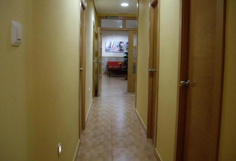 هاستل Hostal Abastos