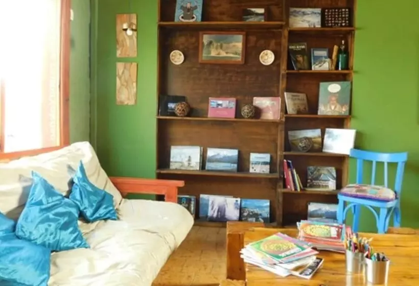 ユースホステル Hostal Schilling