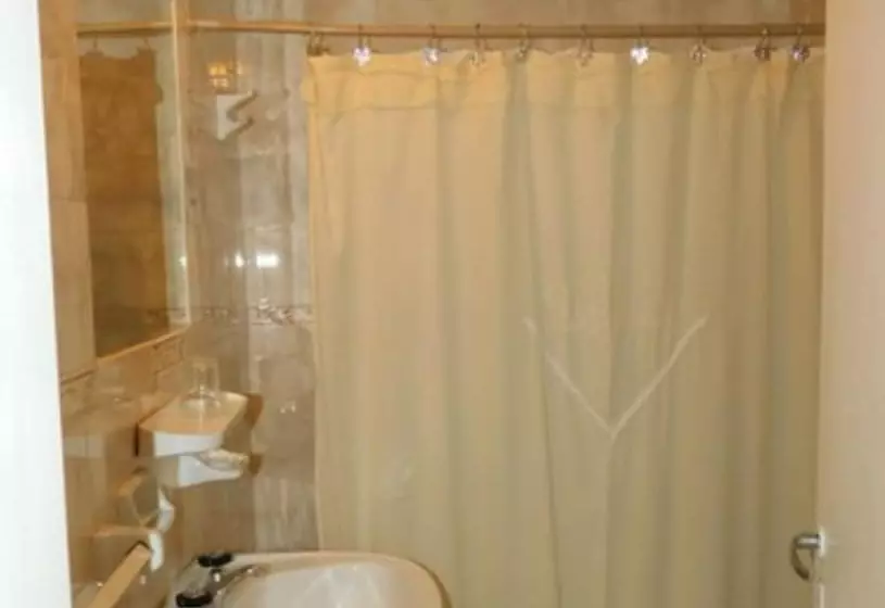 ユースホステル Hostal Schilling