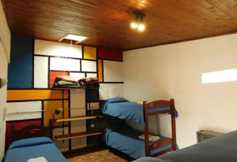 ユースホステル Hostal Schilling