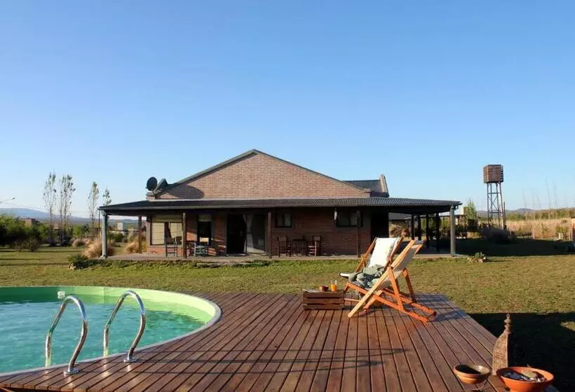 ベッドアンドブレックファースト Refugio Del Guira Guira
