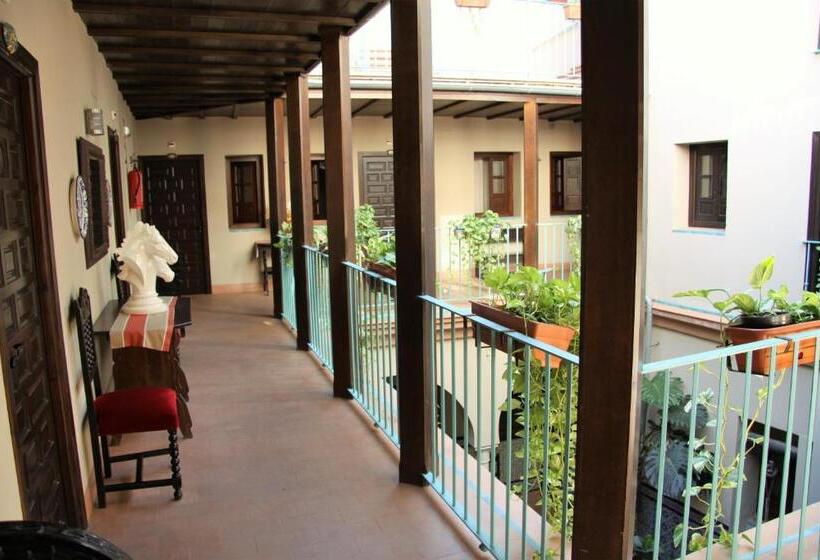 هتل Patio De Las Cruces