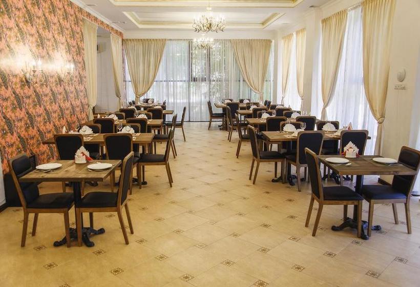 هتل Promenade Park