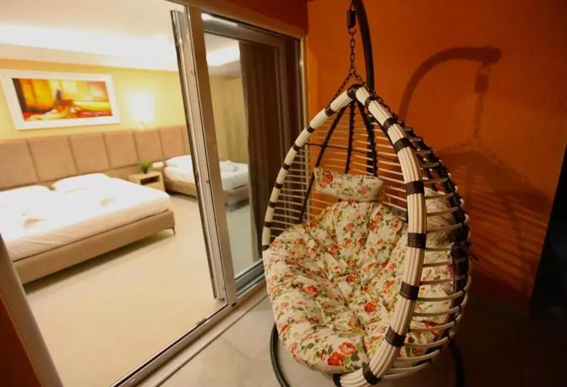 Karos Hotel Llaman