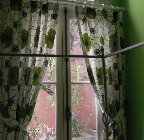 تختخواب و صبحانه Petit El Vitraux