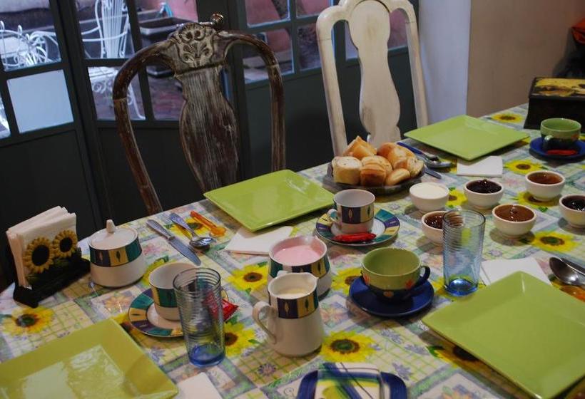 تختخواب و صبحانه Petit El Vitraux