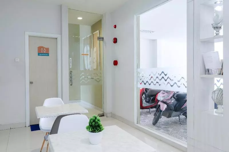 ホテル Makassar Beach Inn