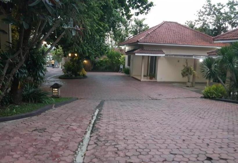 בית מלון כפרי Sulawesi Jember