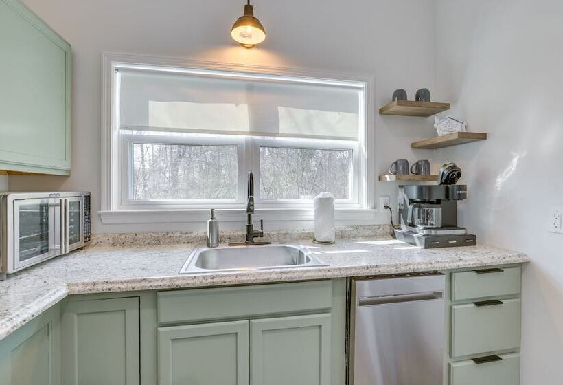 Charming Cottage At Waxahatchee Creek & Marina!