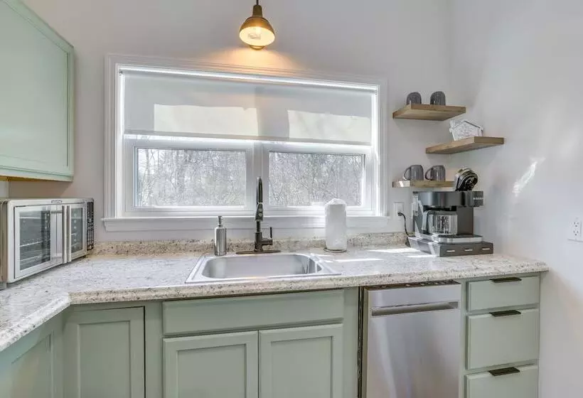 Charming Cottage At Waxahatchee Creek & Marina!