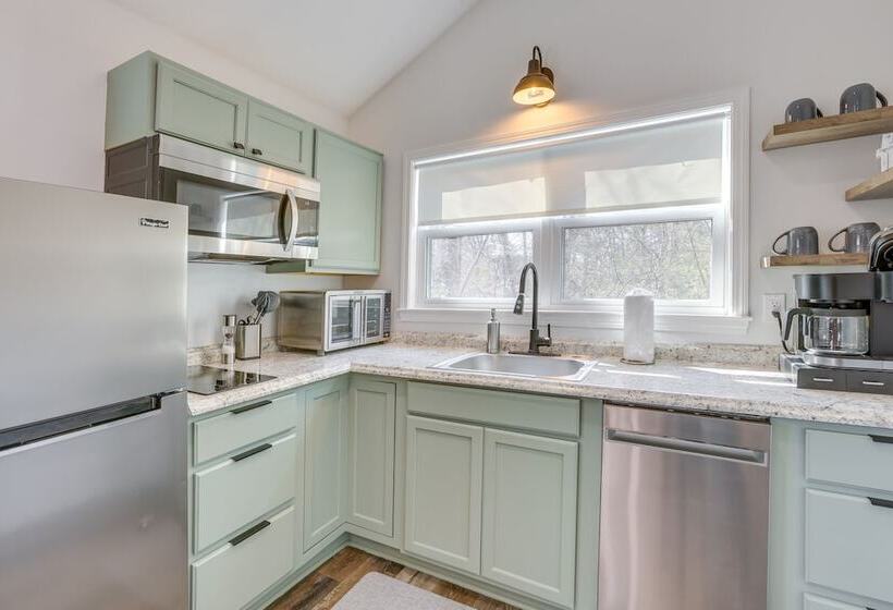 Charming Cottage At Waxahatchee Creek & Marina!