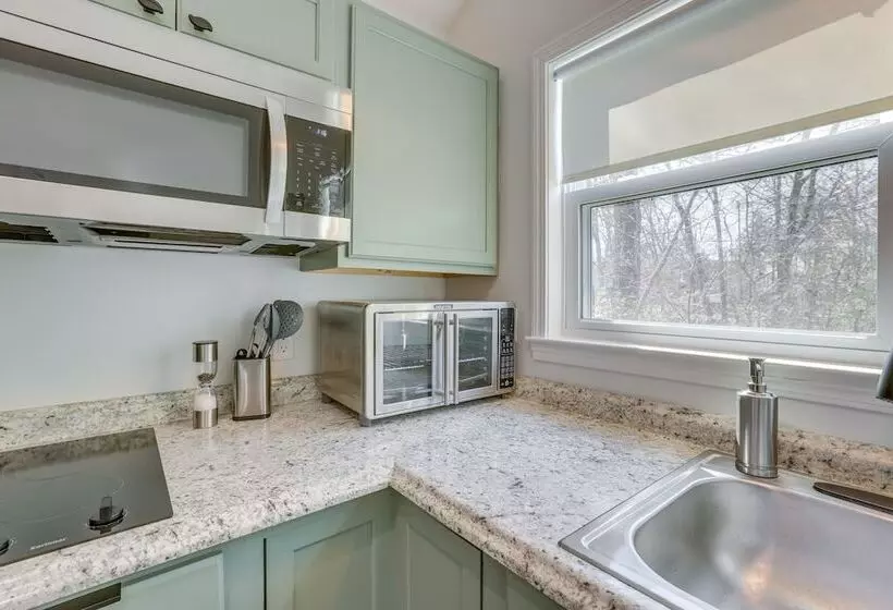 Charming Cottage At Waxahatchee Creek & Marina!
