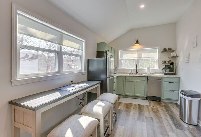 Charming Cottage At Waxahatchee Creek & Marina!