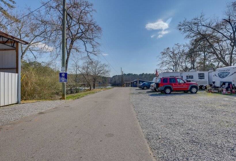 Charming Cottage At Waxahatchee Creek & Marina!