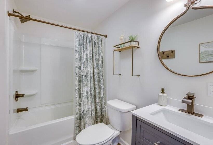 Charming Cottage At Waxahatchee Creek & Marina!